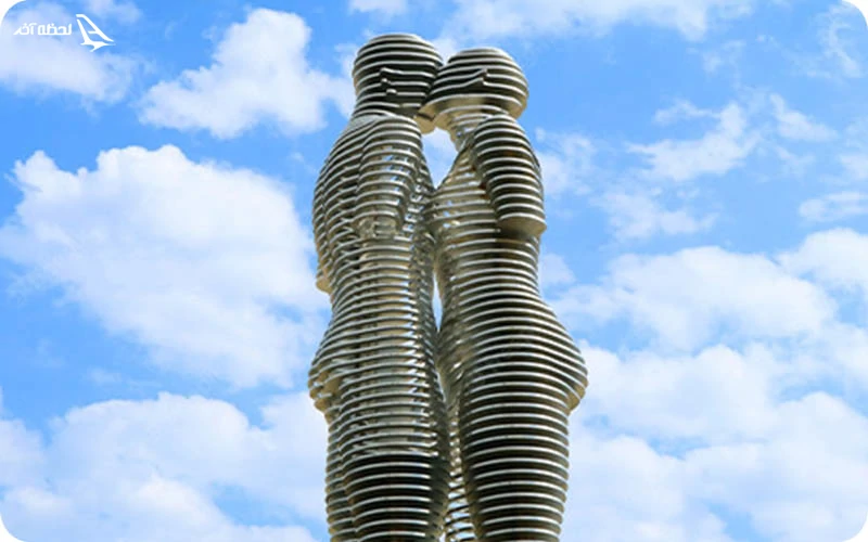 مجسمه علی و نینو؛ تندیس متحرک عشق ممنوعه